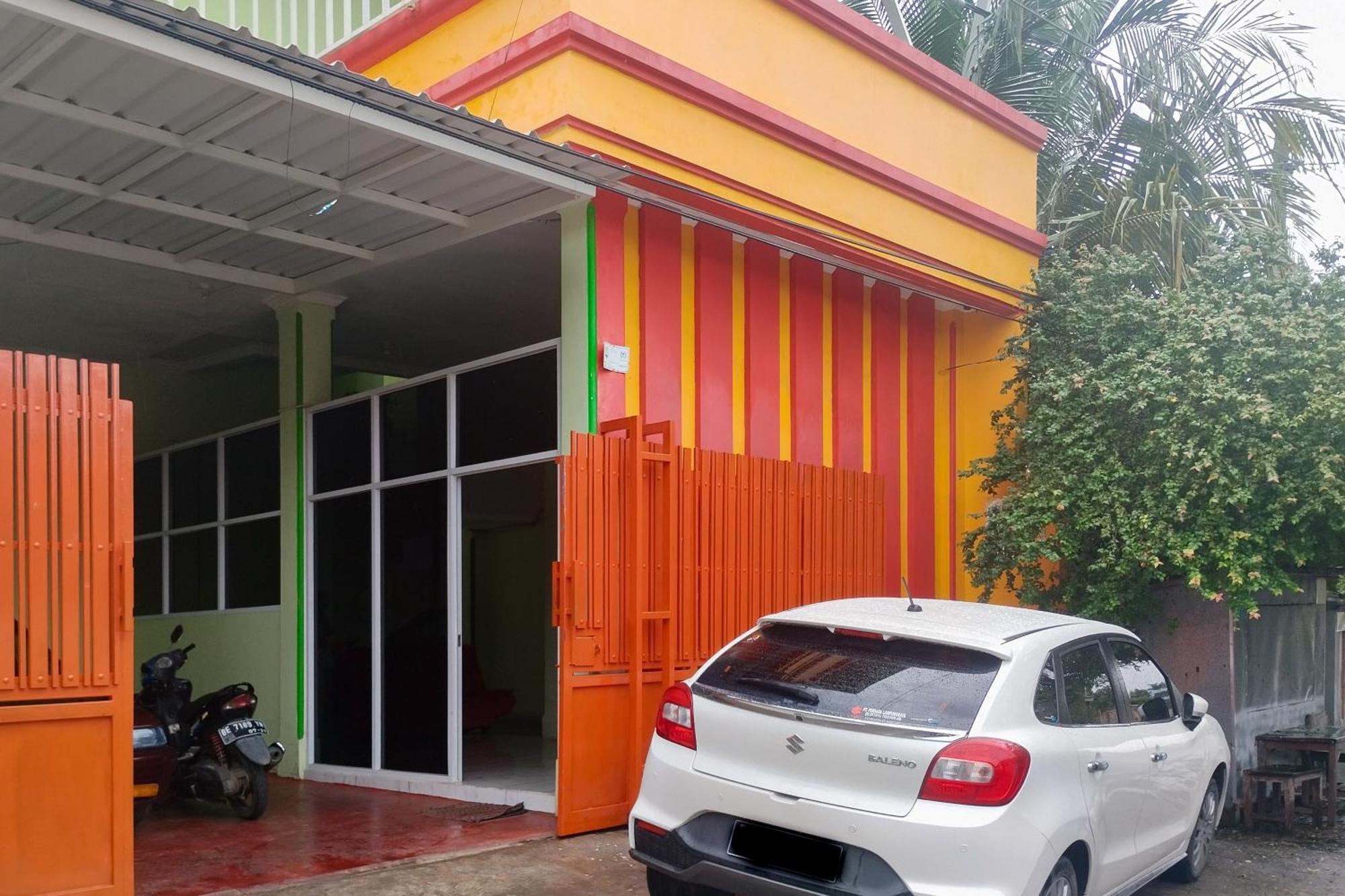 מלון בנדר למפונג Reddoorz Syariah At Shakira Alesha Enggal מראה חיצוני תמונה