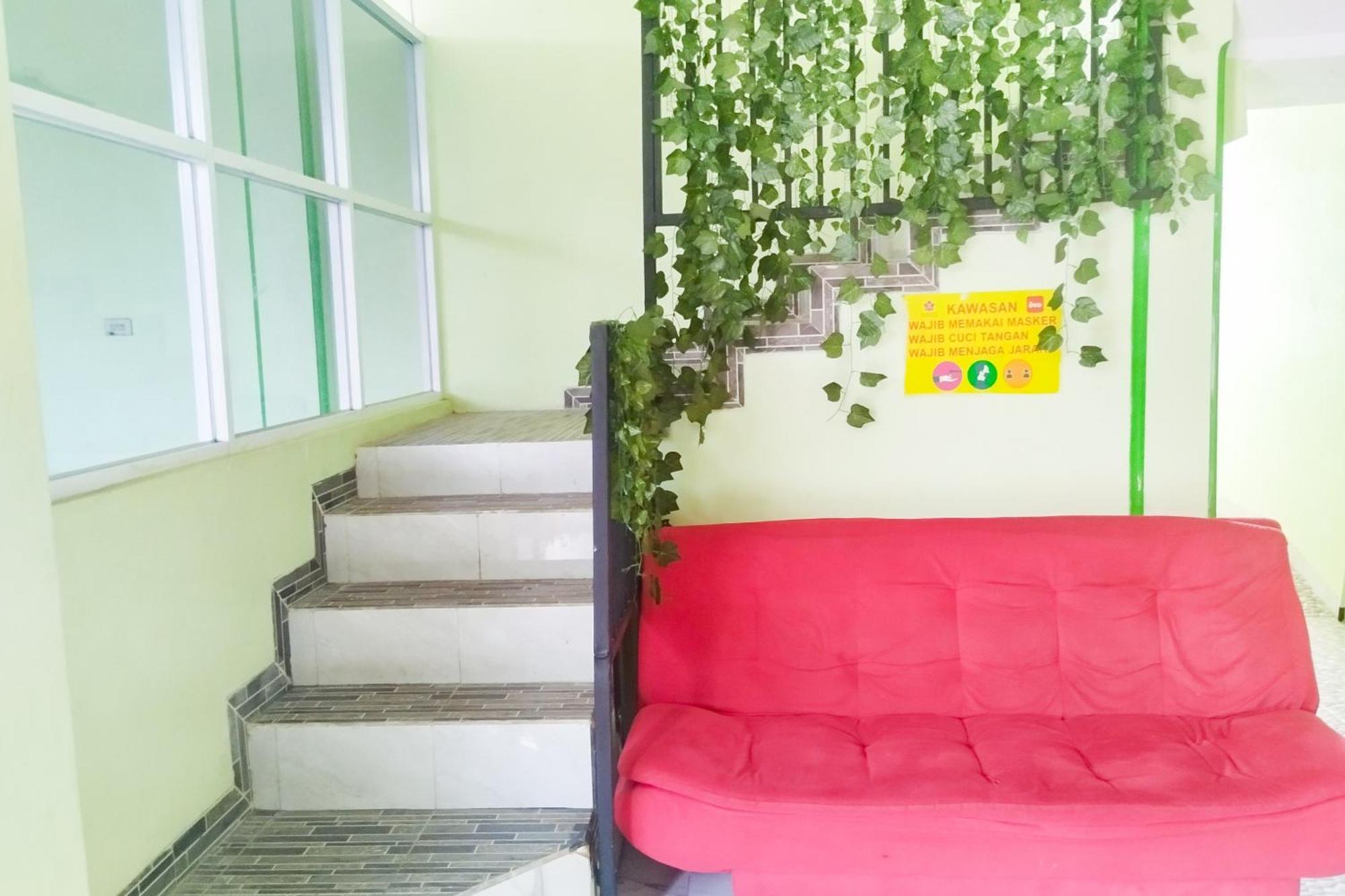 מלון בנדר למפונג Reddoorz Syariah At Shakira Alesha Enggal מראה חיצוני תמונה