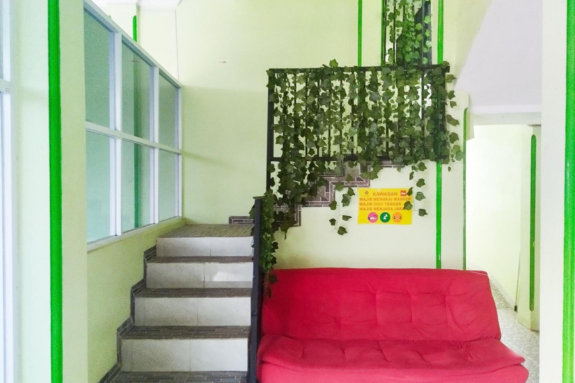 מלון בנדר למפונג Reddoorz Syariah At Shakira Alesha Enggal מראה חיצוני תמונה