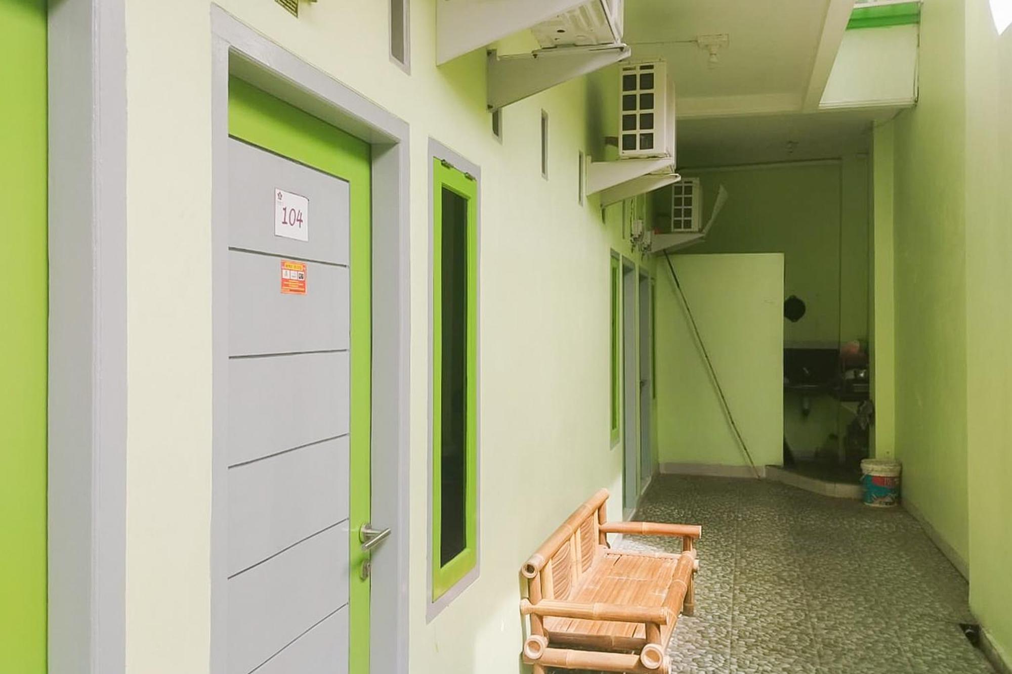 מלון בנדר למפונג Reddoorz Syariah At Shakira Alesha Enggal מראה חיצוני תמונה